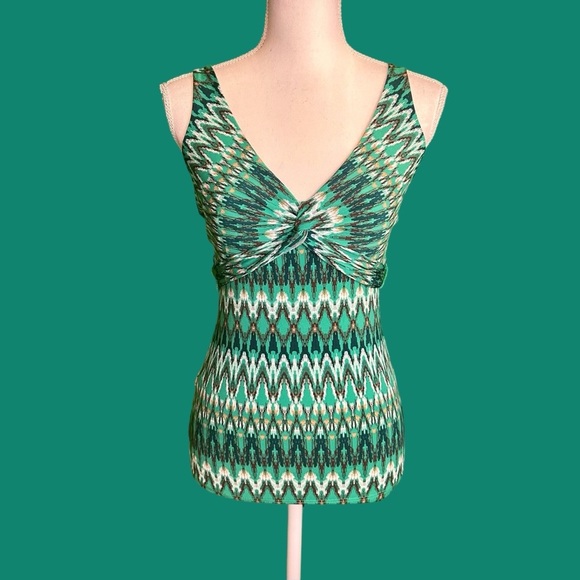 BCBGMaxAzria Green Chevron / Ikat Print Twist Front Tie-Around Sleeveless Top XS - Picture 1 of 10
